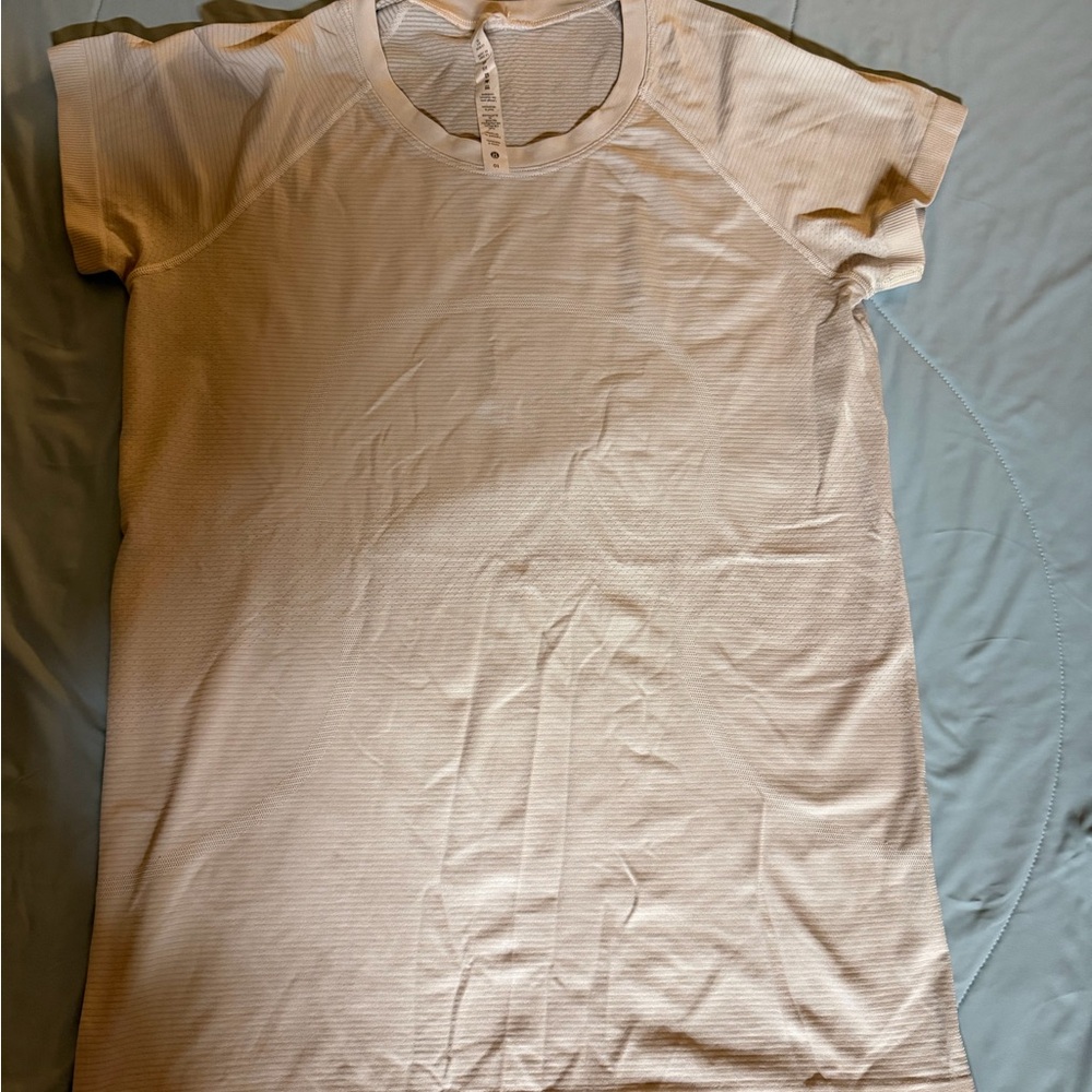 Lululemon Swiftly tech short sleeve hip